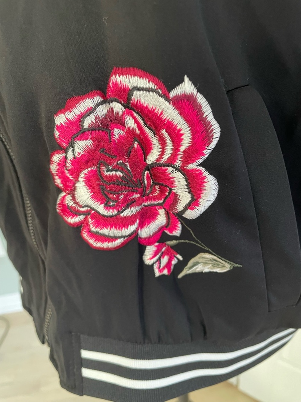 Susan Graver Bomber Jacket Womens M Black Floral Embroidered Zip Up Casual - Picture 4 of 8